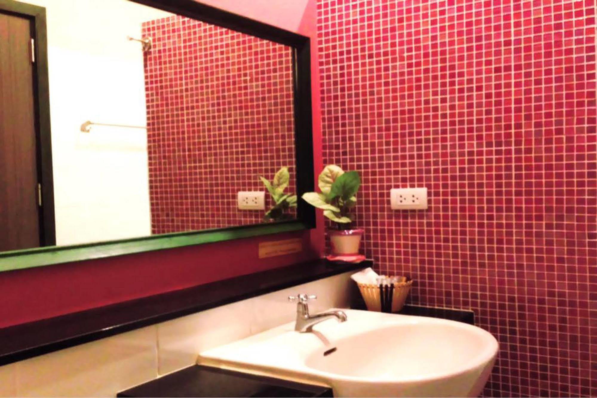 Mulberry House Hotell Pak Thong Chai Eksteriør bilde