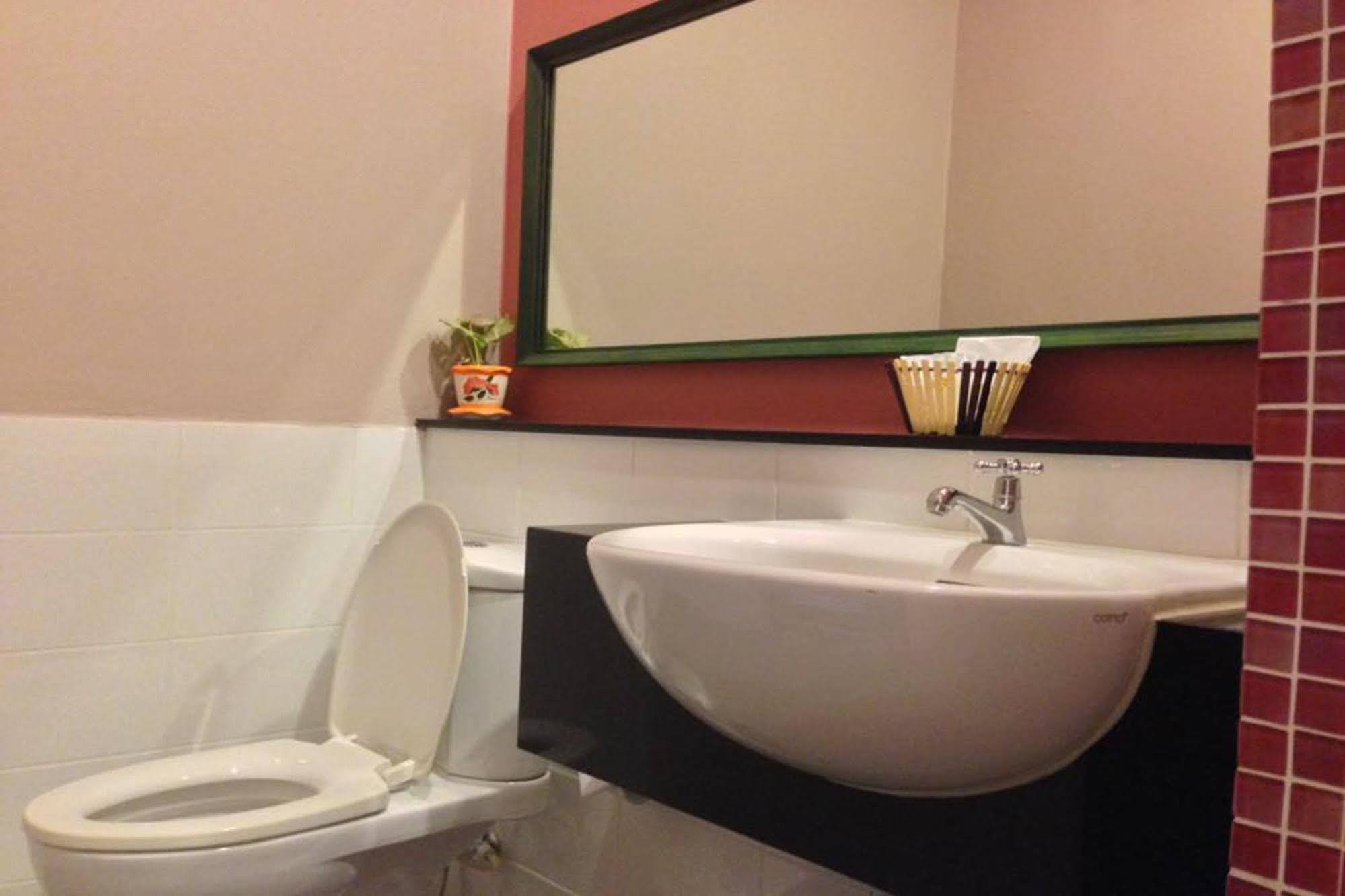 Mulberry House Hotell Pak Thong Chai Eksteriør bilde